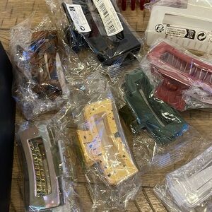 Colorful Hair clips buy in bulk for a good price